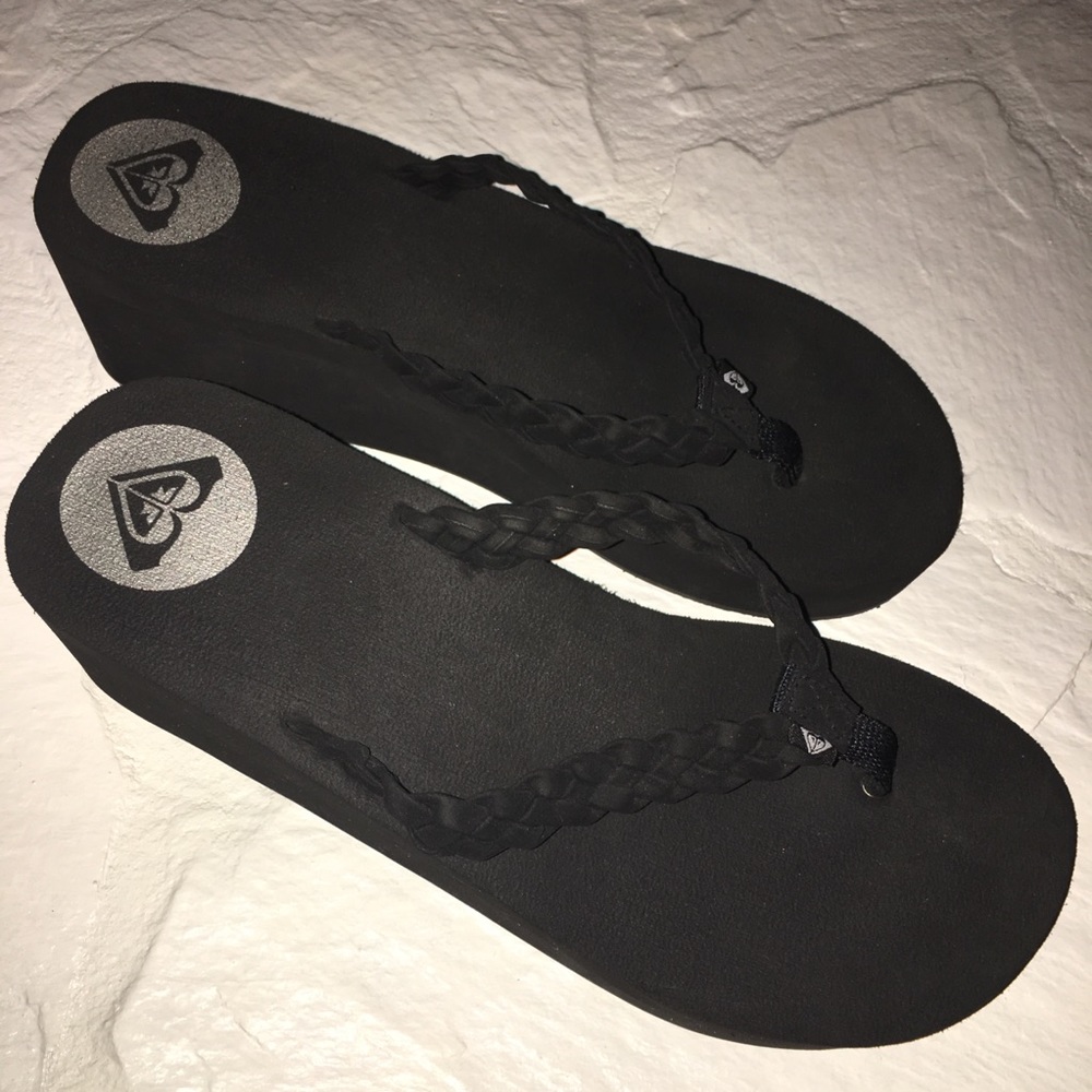 Black Roxy wedge flip flops, 9